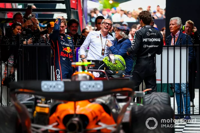 Max Verstappen, Red Bull Racing, George Russell, Mercedes
