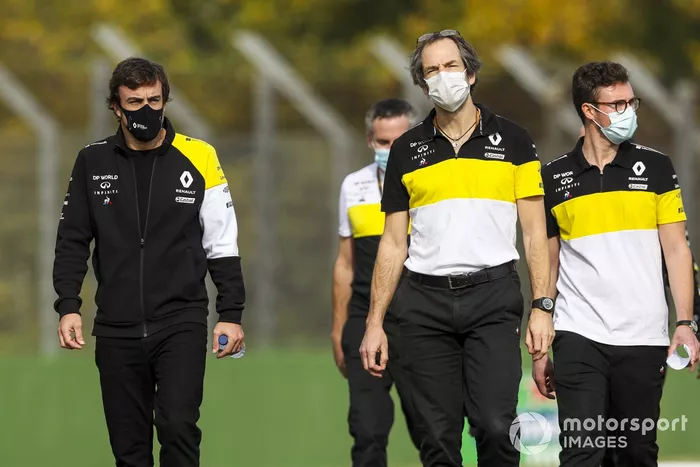 Fernando Alonso, Renault F1 Team, y Ciaron Pilbeam, ingeniero jefe de Renault F1 Team