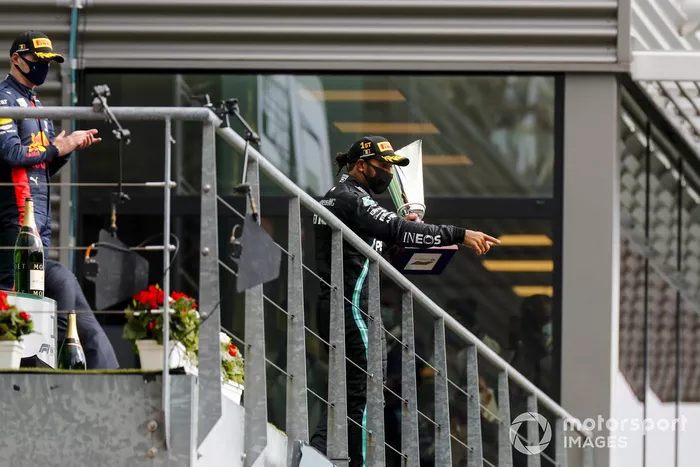 Podio: ganador Lewis Hamilton, Mercedes-AMG F1, tercer lugar Max Verstappen, Red Bull Racing