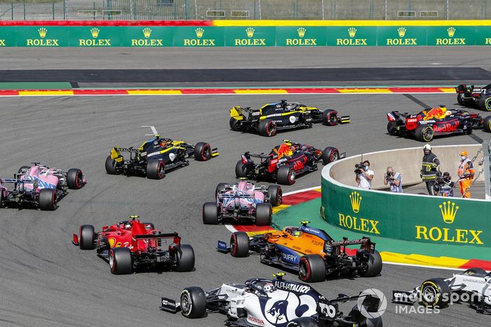 Valtteri Bottas, Mercedes F1 W11, Max Verstappen, Red Bull Racing RB16, Daniel Ricciardo, Renault F1 Team R.S.20, Alex Albon, Red Bull Racing RB16, Esteban Ocon, Renault F1 Team R.S.20, al inicio