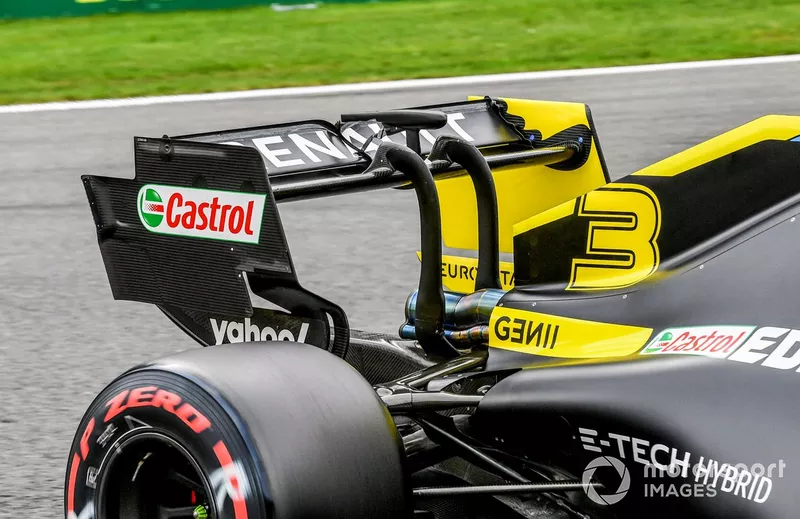 El alerón trasero y el sensor DRS del monoplaza de Daniel Ricciardo, Renault F1 Team R.S.20