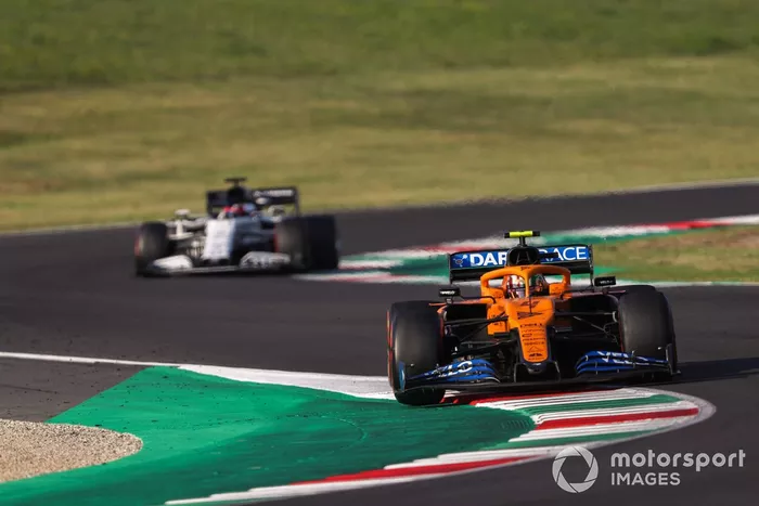 Lando Norris, McLaren MCL35, Daniil Kvyat, AlphaTauri AT01