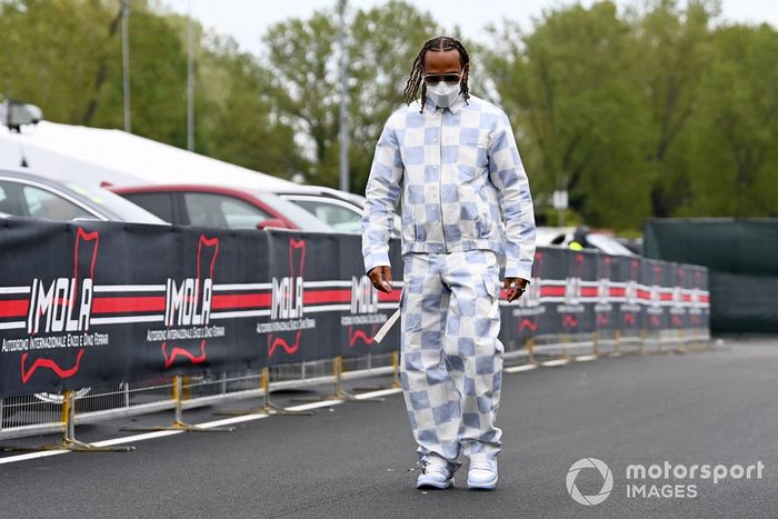 Lewis Hamilton, Mercedes, llega al circuito