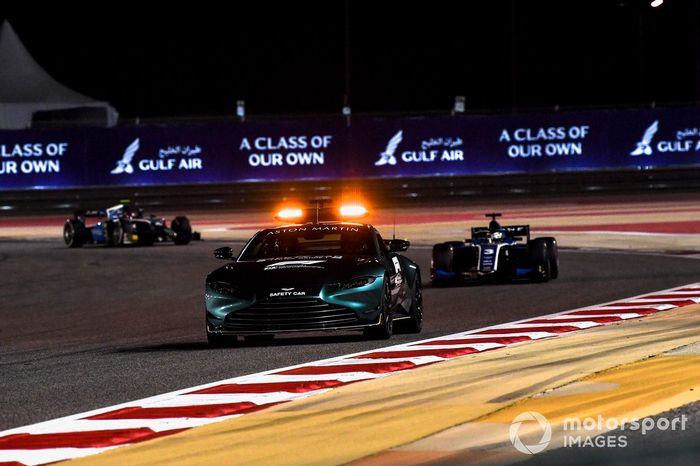 Safety Car y Guanyu Zhou, Uni-Virtuosi Racing