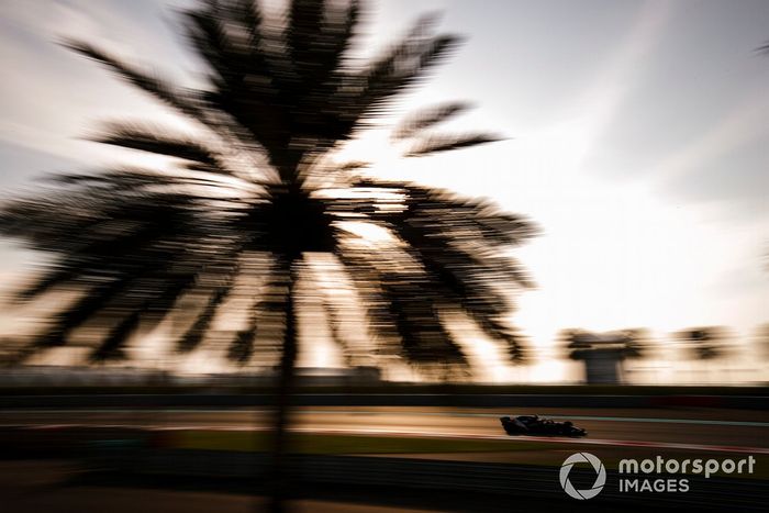 Fernando Alonso, Alpine/Renault RS18 adaptado (muleto) con los Pirelli de 18 pulgadas 