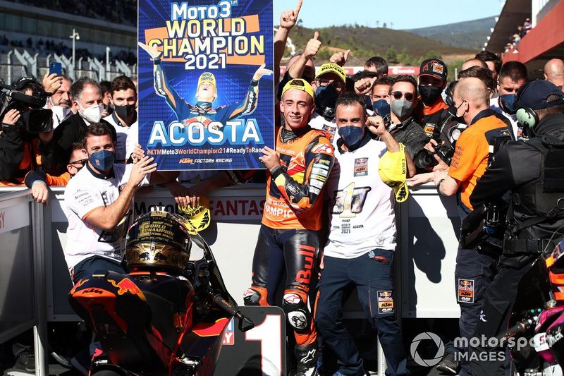 El ganador de la carrera y campeón del mundo Pedro Acosta, Red Bull KTM Ajo