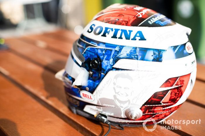 El casco de Nicholas Latifi, Dams 