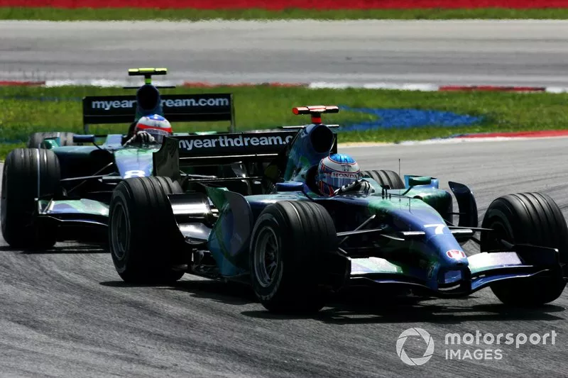 Jenson Button et Rubens Barrichello en piste