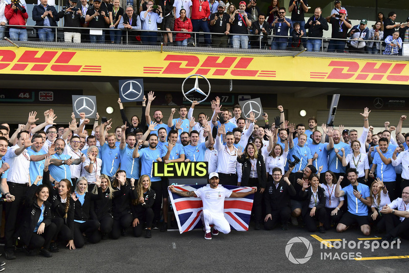 Lewis Hamilton, Mercedes AMG F1 fête le titre avec son équipe