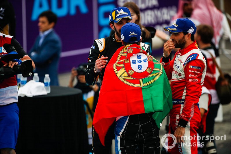 Winner Antonio Felix da Costa, BMW I Andretti Motorsports chats with second position Jean-Eric Vergne, DS TECHEETAH, third position Jérôme d'Ambrosio, Mahindra Racing in parc ferme