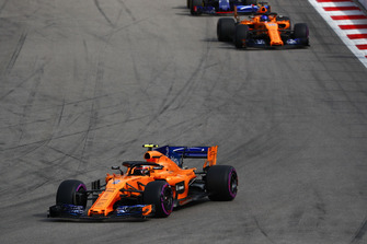 Stoffel Vandoorne, McLaren MCL33, Fernando Alonso, McLaren MCL33
