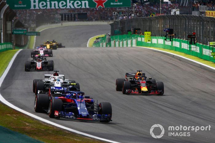 Pierre Gasly, Toro Rosso STR13 Honda, Daniel Ricciardo, Red Bull Racing RB14 Tag Heuer, y Marcus Ericsson, Sauber C37 Ferrari. 