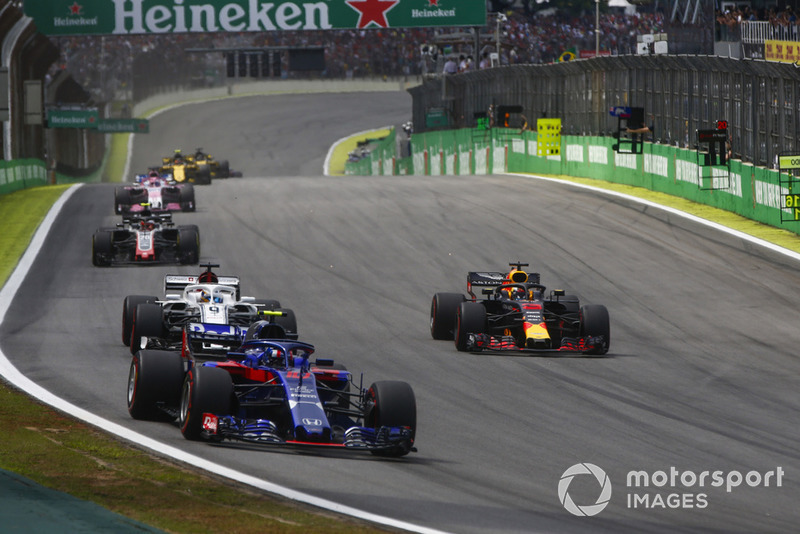 П'єр Гаслі, Toro Rosso STR13 Honda, попереду суперників