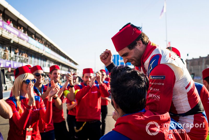 Jérôme d'Ambrosio, Mahindra Racing, festeggia la vittoria con il team Mahindra Racing