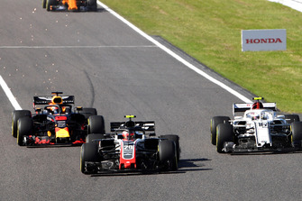 Kevin Magnussen, Haas F1 Team VF-18, Charles Leclerc, Sauber C37 en Daniel Ricciardo, Red Bull Racing RB14