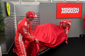 Sebastian Vettel, Kimi Raikkonen, al lancio della livrea Ferrari, Mission Winnow