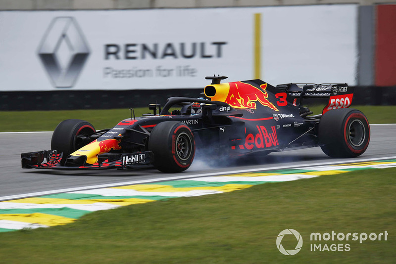 5. Daniel Ricciardo, Red Bull Racing RB14 locks up