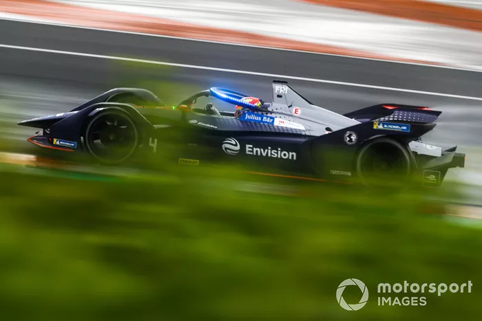 Robin Frijns, Envision Virgin Racing, Audi e-tron FE05 con las nuevas luces LED azules del Halo, en modo ataque