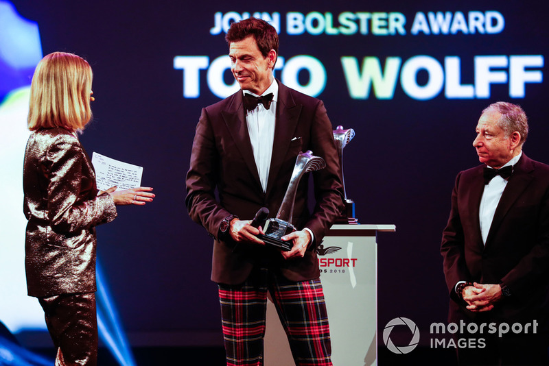 Toto Wolff recibe el Premio John Bolster.