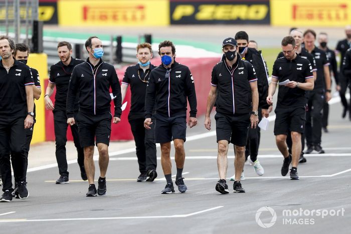 Fernando Alonso, Alpine F1 walks the track