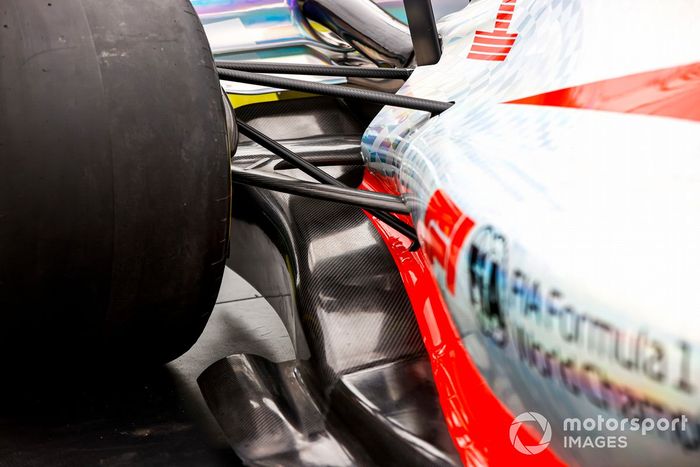 Detalle de la parte trasera del coche de Fórmula 1 2022