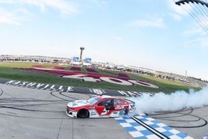 Kyle Larson, Hendrick Motorsports, Chevrolet Camaro Valvoline celebrates his win