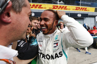 Race winner Lewis Hamilton, Mercedes AMG F1, celebrates with his team