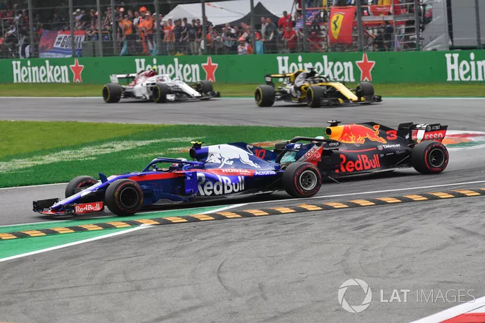 Brendon Hartley, Scuderia Toro Rosso STR13 y Daniel Ricciardo, Red Bull Racing RB14 