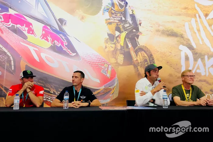 Nani Roma, Alex Haro, Ari Vatanen y Pedro Bianchi en la presentación de 'Dakar 18'