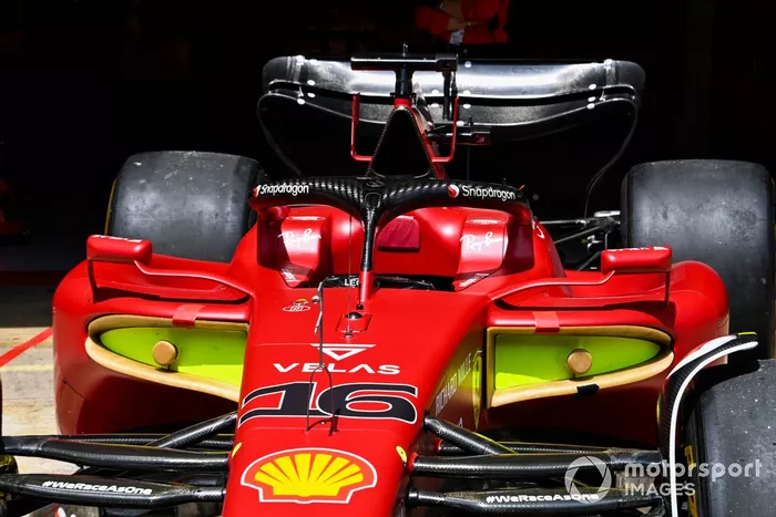 Detalle técnico del sidepod y del cockpit de Ferrari
