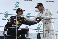 Podium: Sieger Daniel Ricciardo, Red Bull Racing; 3. Nico Rosberg, Mercedes AMG F1