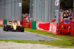 Джолион Палмер, Renault Sport F1 Team RS16 во время действия красных флагов