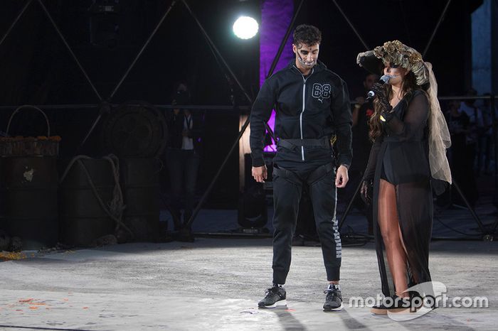 Daniel Ricciardo, Red Bull Racing en el Ofrendomo personificado de calavera