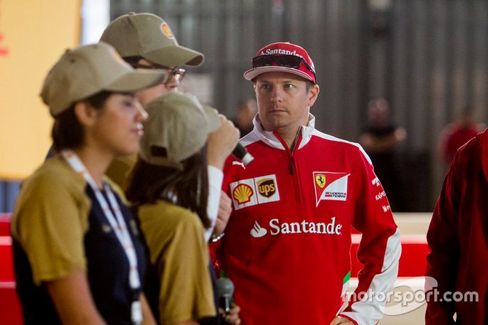 Kimi Raikkonen, Ferrari en el Shell Eco-marathon cars con estudiantes de la UNAM
