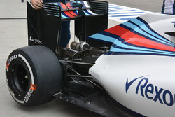 Задняя часть машины Williams FW38