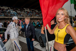 Gridgirl von Marco Wittmann, BMW Team RMG, BMW M4 DTM