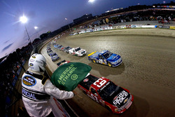Start: Bobby Pierce, Chevrolet leads
