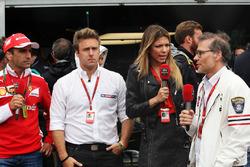 Тест-пілот Ferrari Марк Жене, ведучі Sky F1 Italia Давіде Вальсеккіі Федеріка Мазолін, а також Жак В