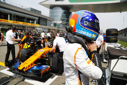 Fernando Alonso, McLaren, op de grid