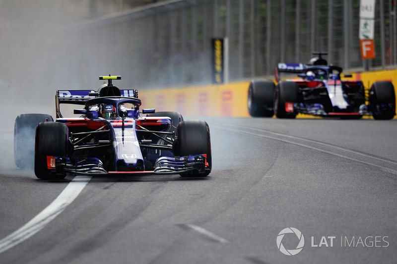 Pierre Gasly, Scuderia Toro Rosso STR13 bloque ses pneus pour éviter Brendon Hartley, Scuderia Toro Rosso STR13