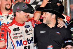 Race winner Kevin Harvick, Stewart-Haas Racing Ford and Tony Stewart