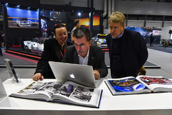 Rainer Schlegelmilch and his partner meet Steven Tee on the LAT stand