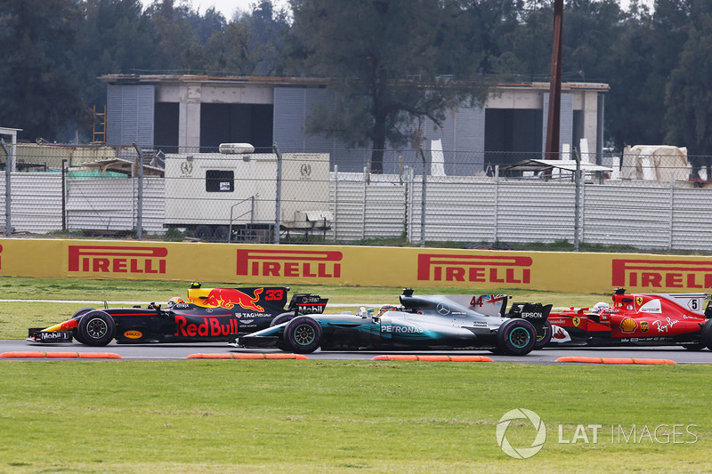 Max Verstappen, Red Bull Racing RB13, leads, Lewis Hamilton, Mercedes AMG F1 W08 and Sebastian Vettel, Ferrari SF70H on the first lap