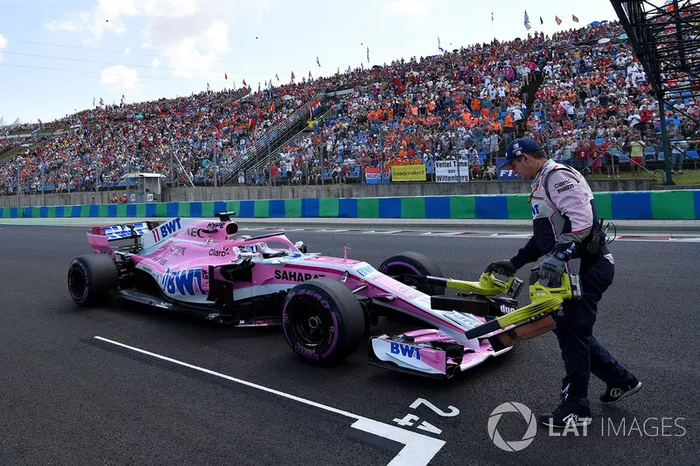 Sergio Perez, Force India VJM11 en la parrilla