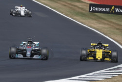 Lewis Hamilton, Mercedes-AMG F1 W09 overtakes Carlos Sainz Jr., Renault Sport F1 Team R.S. 18