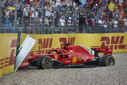 Sebastian Vettel, Ferrari SF71H, crashes out of the race