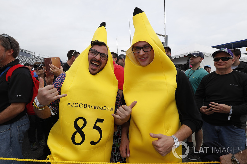The #85 JDC/Miller Motorsports BananaBoat BananaMen take the fan thing to a whole new level