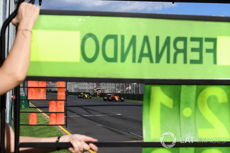 Pit board for Fernando Alonso, McLaren MCL33