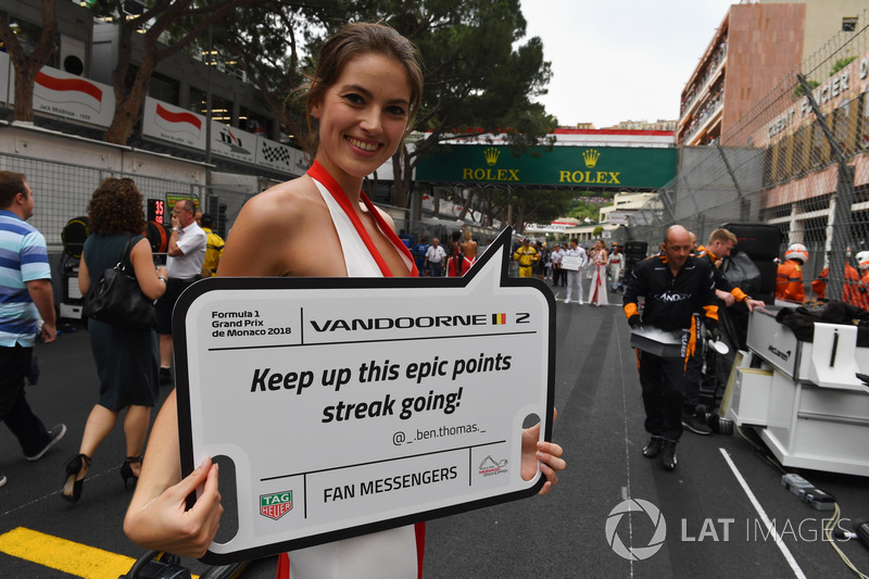 Grid girl TAG Heuer