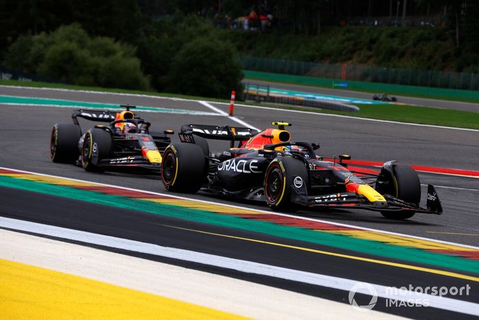 Sergio Pérez, Red Bull Racing RB19, Max Verstappen, Red Bull Racing RB19